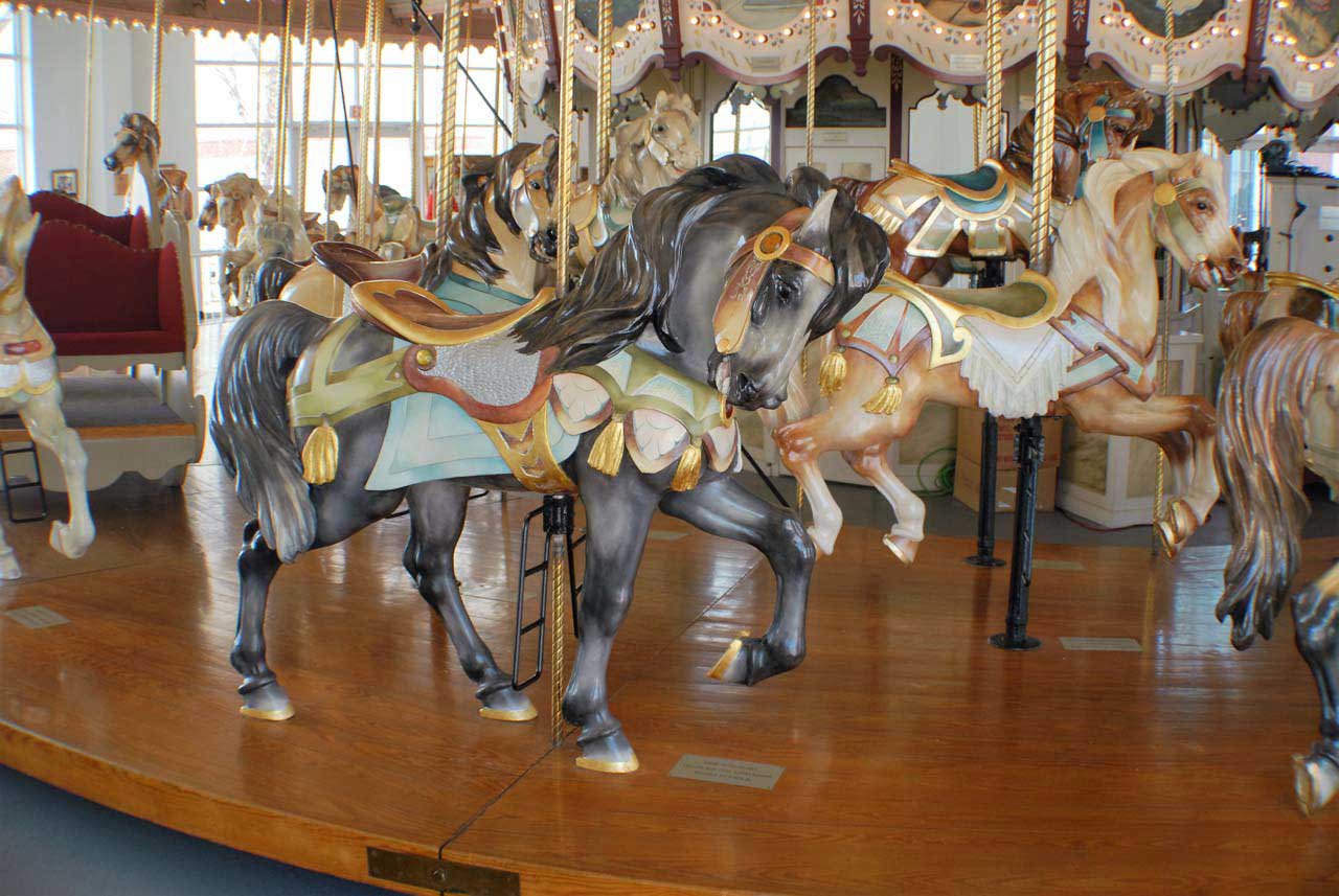 Rute Majestætisk asiatisk The Hampton Carousel: Riding the Painted Ponies -  thehouseandhomemagazine.com